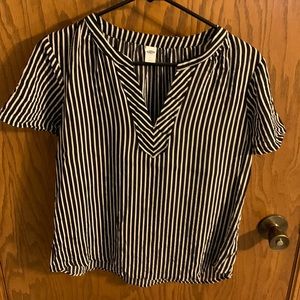 Old Navy womens Medium short sleeve black and white striped top with v neck